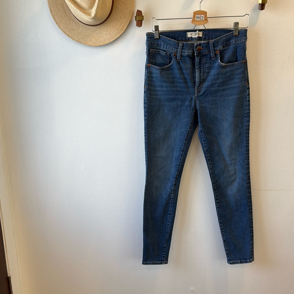 Madewell 9” mid rise skinny.  Size 29.